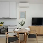 Stylish In Browary Warszawskie With Air Conditioning & Parking By Renters Apartamento *