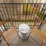 Stylish In Browary Warszawskie With Air Conditioning & Parking By Renters Apartamento Varsóvia