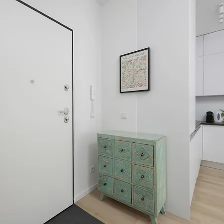 Stylish In Browary Warszawskie With Air Conditioning & Parking By Renters Apartamento Varsovia