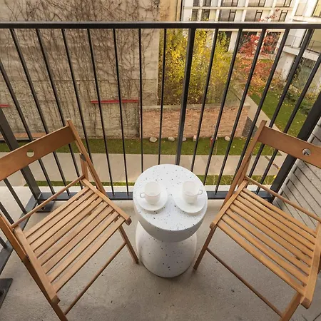 Stylish In Browary Warszawskie With Air Conditioning & Parking By Renters Appartement Warschau